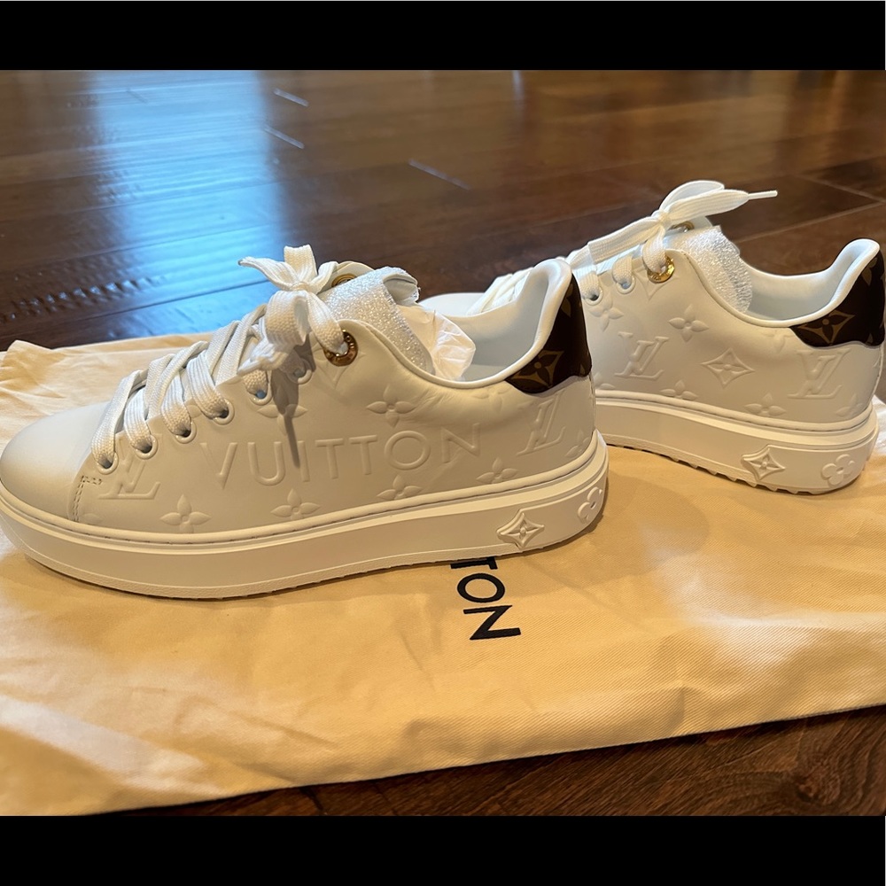 Louis Vuitton Time Out Sneakers 37